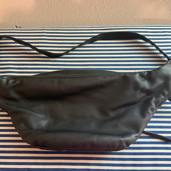 Victoria's Secret Black and Pink Leopard Crossbody Bag adjustable strap - Picture 3 of 9